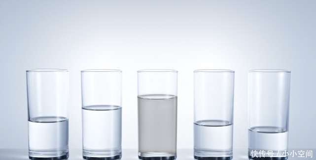 55岁男子不碰肥肉,脑梗离世,医生直言:厨房一种白色调料是祸根