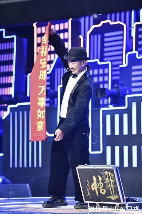 环球影城恐龙模型出自他们《求职高手》书写匠人精神
