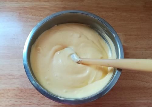 儿子请同学来做客，我用4个鸡蛋做10个小蛋糕，孩子们超爱吃