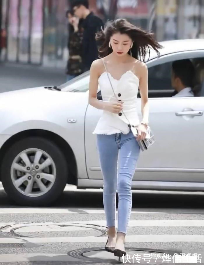 时尚感|“饺子皮”上衣,小姑娘穿出了满满的时尚感