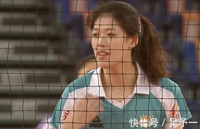 金软景|3-0！卫冕冠军13战全胜仅丢1局，单局25-12横扫劲旅，李盈莹18分