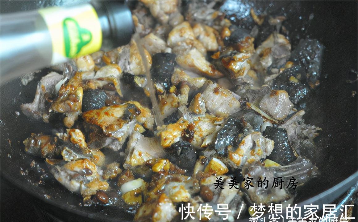 酸菜|秋天干燥,一道“土匪菜”常上桌,3种食材1锅烧,好吃又养胃!