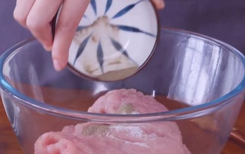  芝士|分享一款芝士夹心大鸡排，烹饪简单，外酥里嫩，家人爱吃的美味