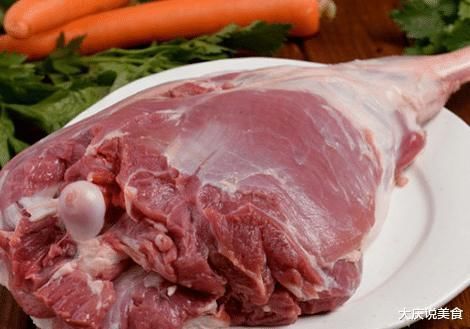 买羊腿时,买前腿还是买后腿?肉贩子告诉你,区别很大,买错后悔!
