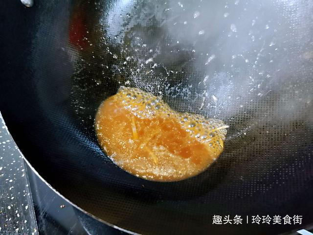 做清蒸鱼时,切记不要用料酒腌制,教你正确做法,鱼肉鲜嫩无腥味