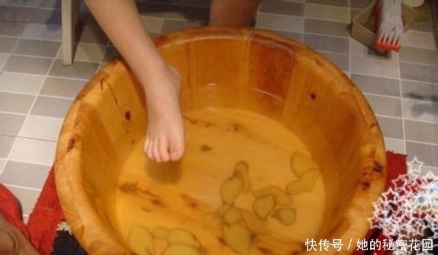 祛湿|夏天这样泡脚，祛湿效果翻倍，一周后体内湿气都排出来了?