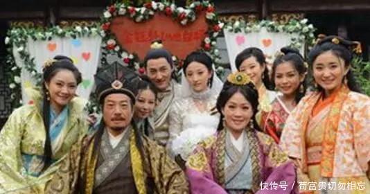 曹琴|他与原配患难十年，不料发达后连纳了十个小妾，把原配当母亲供着