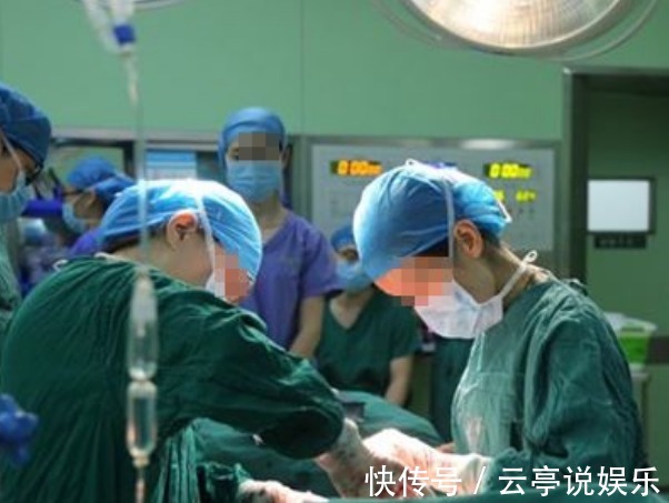 三胞胎|产妇顺利生下三胞胎，婆婆却在产房外大骂，产房外混乱打成一团