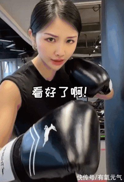 健身|比基尼冠军，4年塑造完美比例，1个动作“拯救”扁平臀