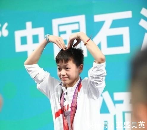 小女孩|差点错失比赛资格!全红婵真的太粗心了,14岁天才赛前睡迷糊了!