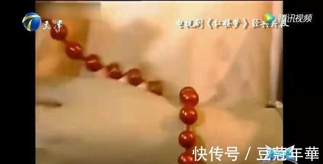 含丹$同样是“宝玉看呆宝钗”,老版宝黛钗太可爱,新版像大型宫斗现场