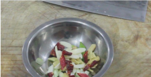 大厨手把手教你红烧豆腐的做法,嫩滑入味有诀窍,一看就会做