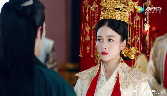 现在的造型师都变懒了,一顶发冠就解决了扶摇她们的新娘造型