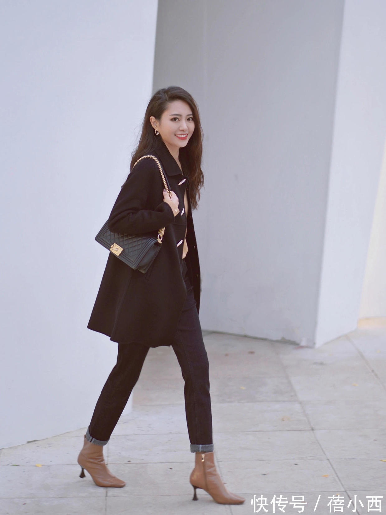 牛仔裤|冬季穿这5个“神仙色大衣”真香，搭配牛仔裤、半身裙高级显气质