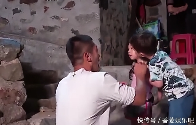 追星女孩 小泡芙女大十八变,8岁美成整容模板,和嗯哼越来越有cp感了