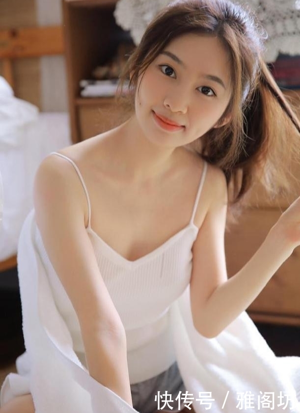 简单,没有太多的时尚和个性化设计,只是彰显了纯净而美丽的感觉