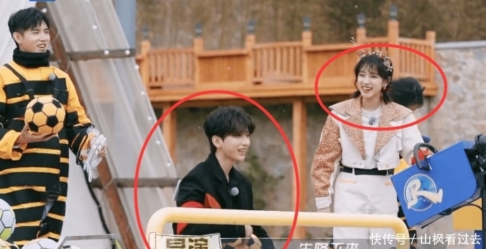 越拉|卢卡斯为节目效果太拼!拿软肋造笑点,蔡徐坤羞到蹲地上偷笑