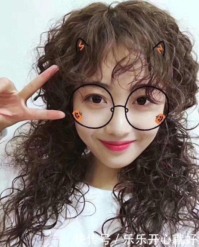 春节发型任你怎么剪，也要试试这21款，蓬松时尚很修饰头型