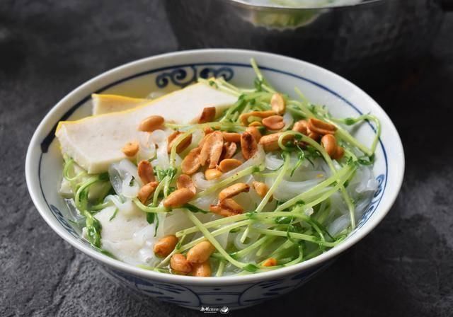  10分钟就能做好这早餐，鲜美又营养，一大碗吃个精光，解馋又管饱