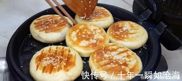 创意|1斤红豆,3勺面粉,擀一擀烙一烙,做出创意烧饼,比面包香甜好吃!