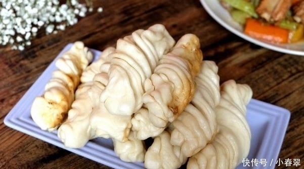 时别|炖排骨时别浪费,锅里可以蒸花卷,咬一口满嘴排骨香