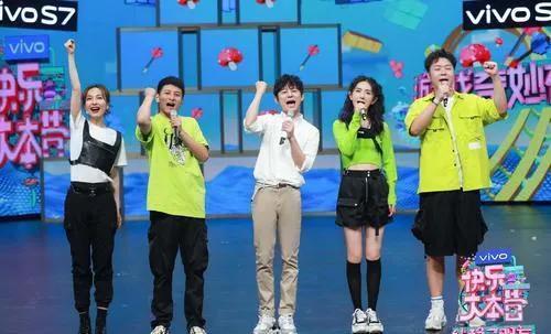 《快乐大本营》停播，何炅谢娜告别，争议不断，想说快乐不容易