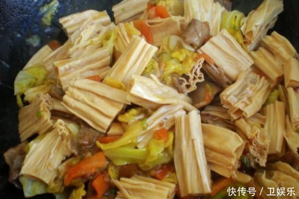 泡腐竹时,别再直接放在水里泡,教你一招快速泡发腐竹