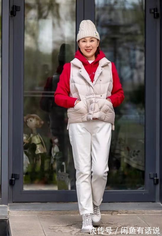 时尚 65岁奶奶用一件“红卫衣”,搭出阿姨辈的精气神,照穿减龄又洋气