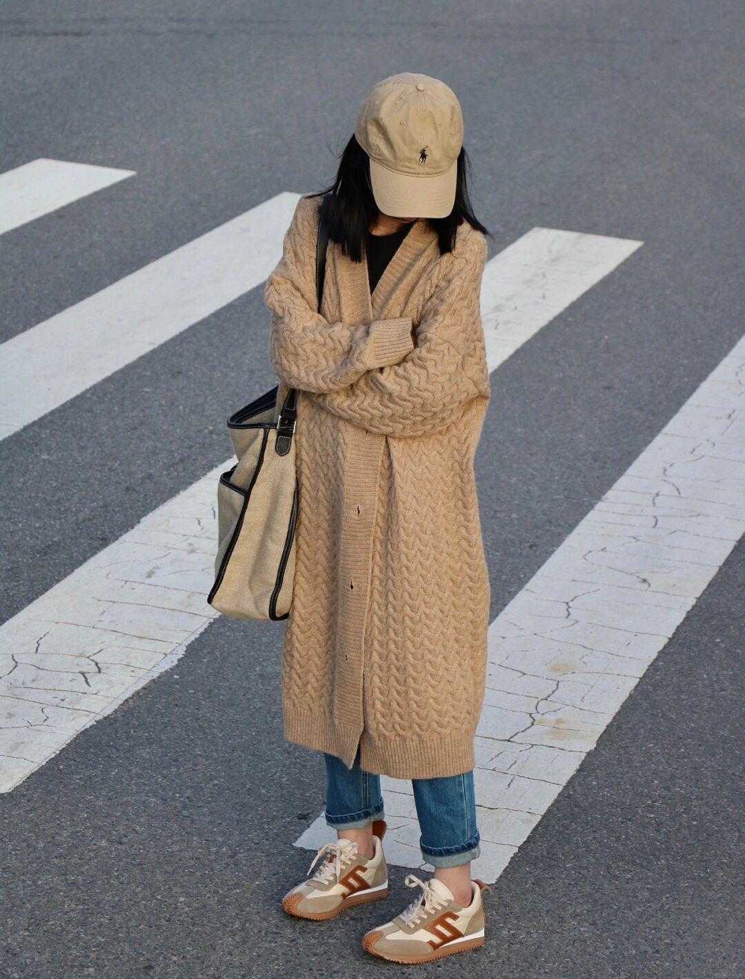 长款 长款针织开衫这样搭，保暖时髦又温柔，随便穿穿都有气质