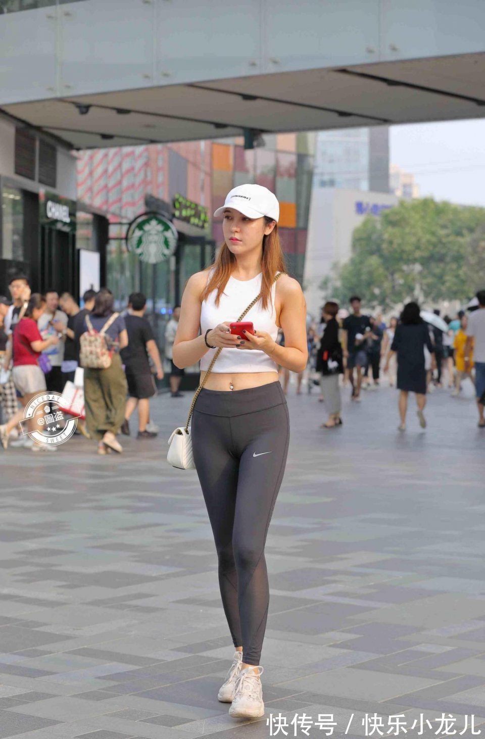 美腿 青春朝气的瑜伽裤穿搭减龄显气质,体现修长的美腿,精致美丽