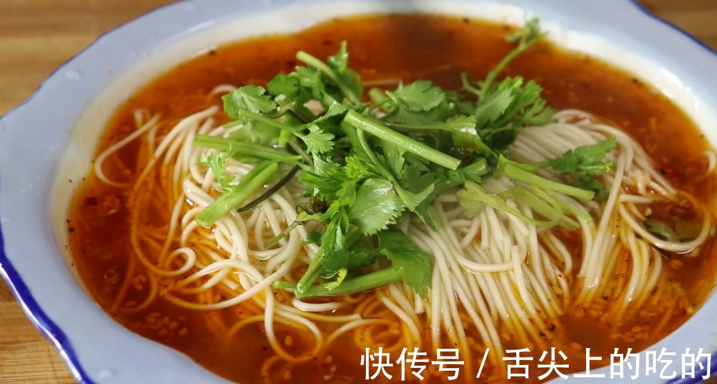 香辣小面|面条要好吃,面条卤是关键,这样做出的面条汤汁,让你连吃三碗