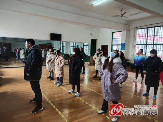 强身健体|洪江区东方红小学：教师体能测试，为健康工作保驾护航