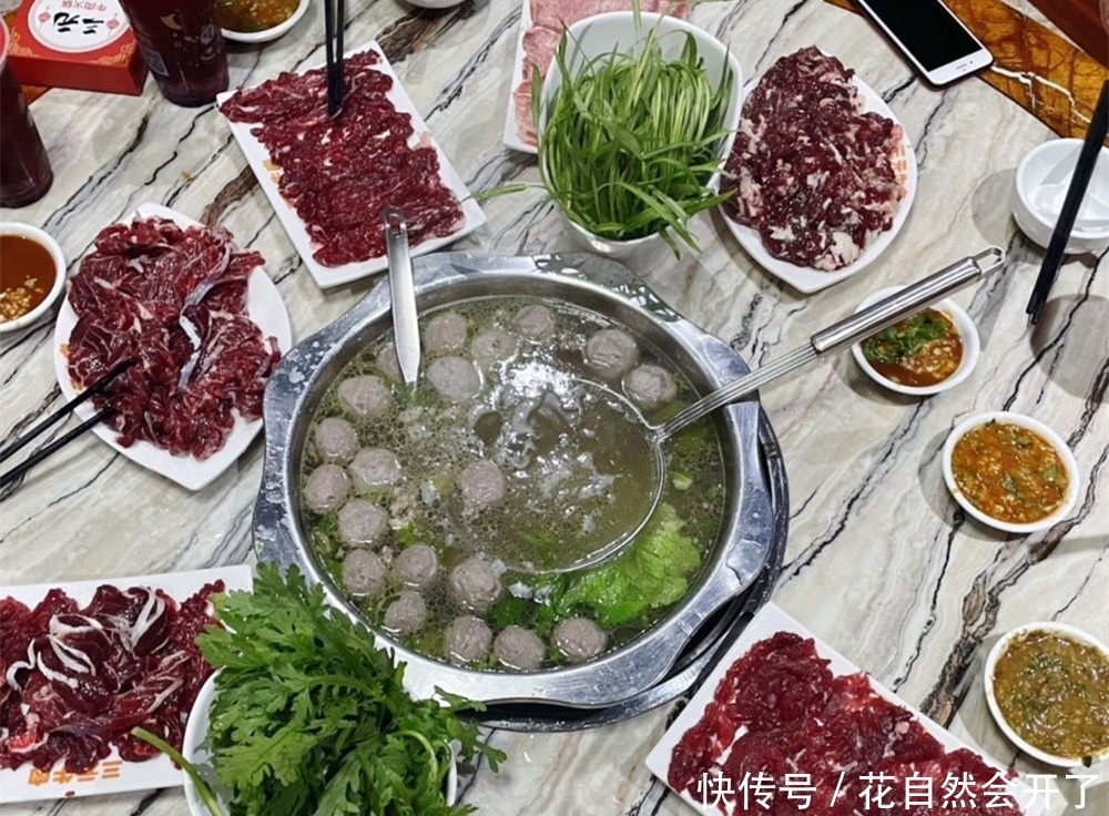 东北女孩晒家乡小吃在朋友圈火了,网友:看饿了,求蹭饭!