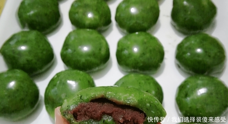 做青团时,牢记2大步,颜色翠绿不发黑,清香软糯又好吃