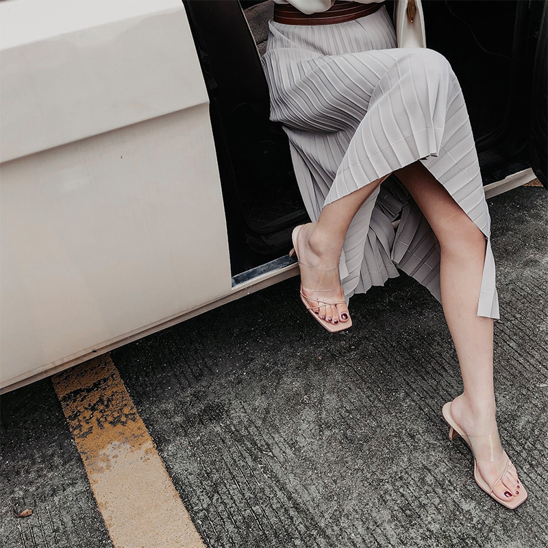 鞋跟|当平底鞋满足不了你的搭配,穿上一双高跟鞋,才是高级的性感