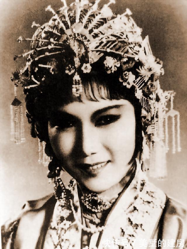 新凤霞!齐白石因美貌初识新凤霞,结下''父女缘分'',2人存在真友谊吗?