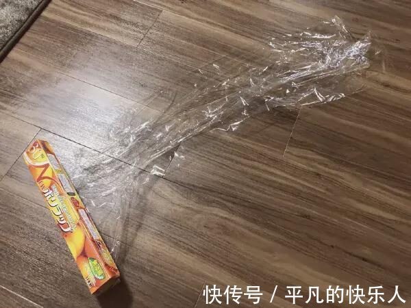 |今日段子:竟然还有人反向烤火?难道不怕烧到屁股吗?