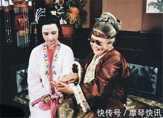 秋桐$尤二姐进入荣国府,为什么众人都敢轻践她,看看贾母说了什么