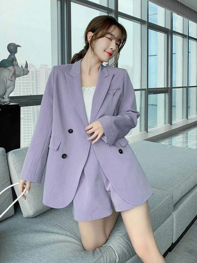 美甲|想提升气质,穿衣不用太复杂,紫色西服+西裤简约干练,超好看