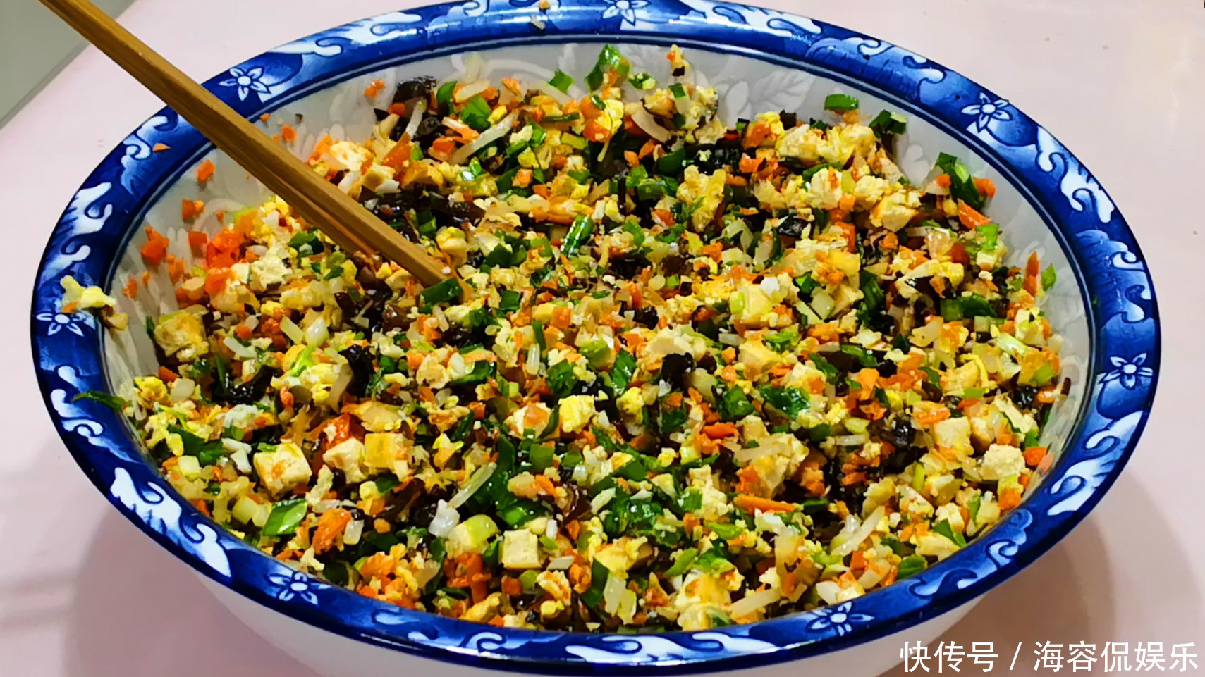  美味|素馅饺子如此调馅，简约而不简单的美味，比肉饺子香，3碗不够吃