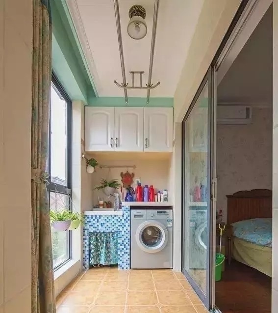 书房式|记住了,阳台这样装修,不仅能晾晒衣服还能多出一间房