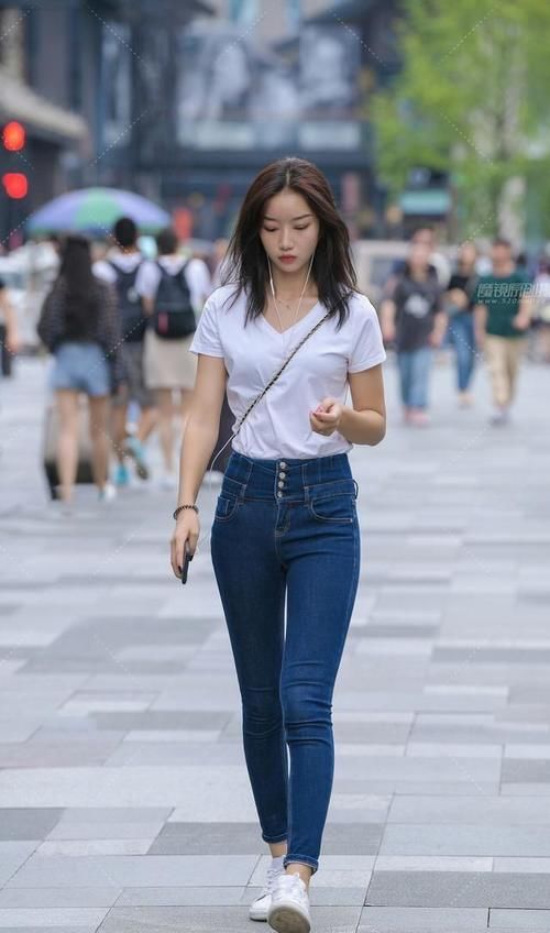 小姑娘|低腰裤和水印衬衣，小姑娘这样穿，轻松做小腰裤