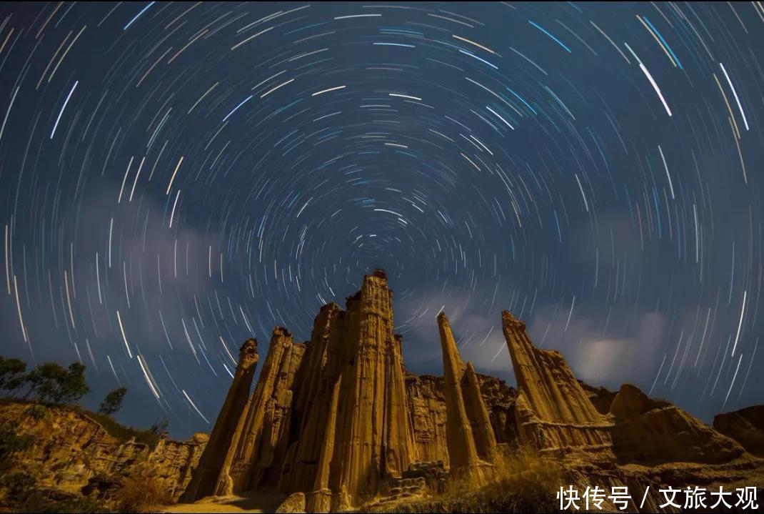 简直|组图！云南楚雄元谋土林的星空、银河，简直绝了