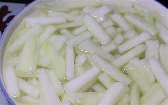 想吃冬瓜糖不用出去买，手把手教你在家做，看一遍就学会