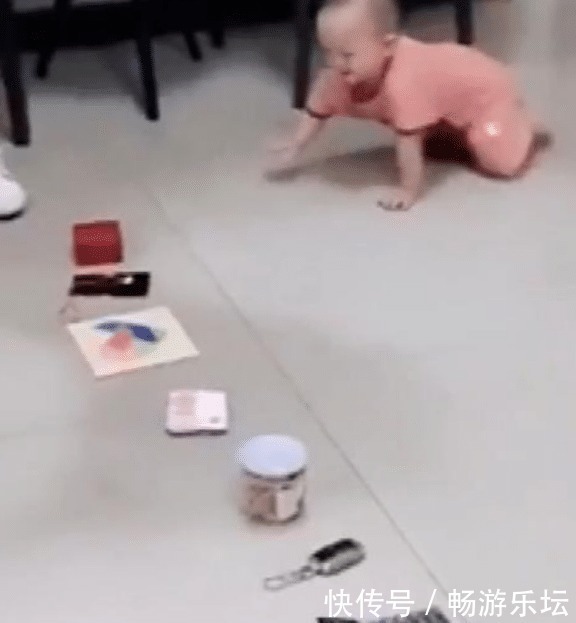 爸爸|“这下可完了!”,爸爸让儿子“抓周”,孩子却径直爬向这东西