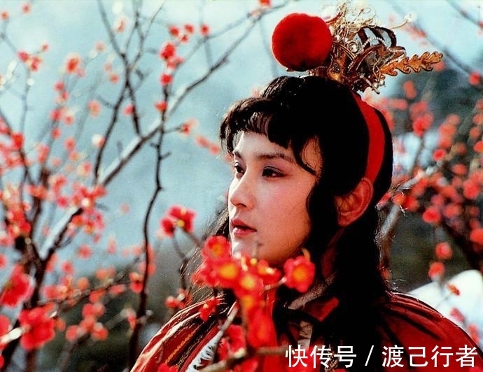 薛宝钗@三更半夜,薛宝钗向宝玉说起一件旧年秘事,后悔之余狠心撵走袭人