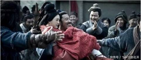 女儿|他年近40还单身,参加宴会时主人给他看了相,火速把女儿嫁给他!