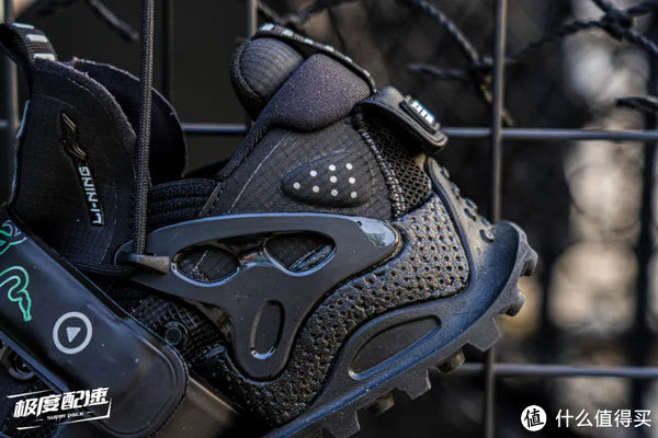 李宁 打破次元壁!潮流与电竞的碰撞可算是玩明白了!