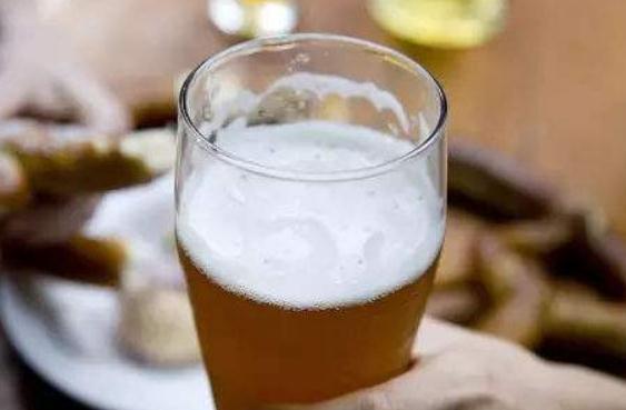 石榴花最爱“美”，开花前“擦擦脸”，花苞多、花朵大，花爆满枝