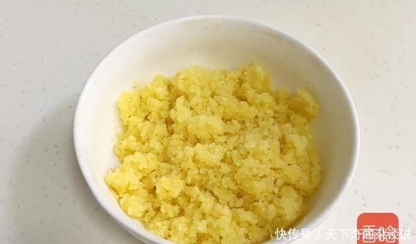 柔软到怀疑人生!一次成功的椰蓉奶棒面包,学会了不用去面包店买